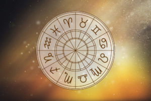 les-12-signes-du-zodiaque-sur-une-roue-transparente-avec-un-fond-orange-6130cf4ec07df